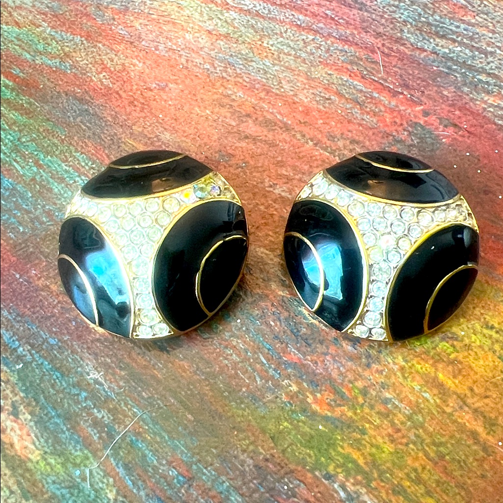 Nina Ricci Gold Tone Clip Large Earrings Black Enamel WRhinestones Vintage Dome 42$
